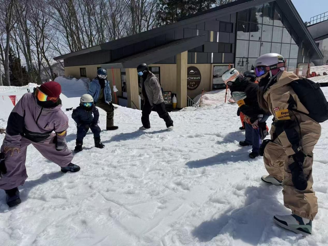 雪越教練團隊帶學員上課